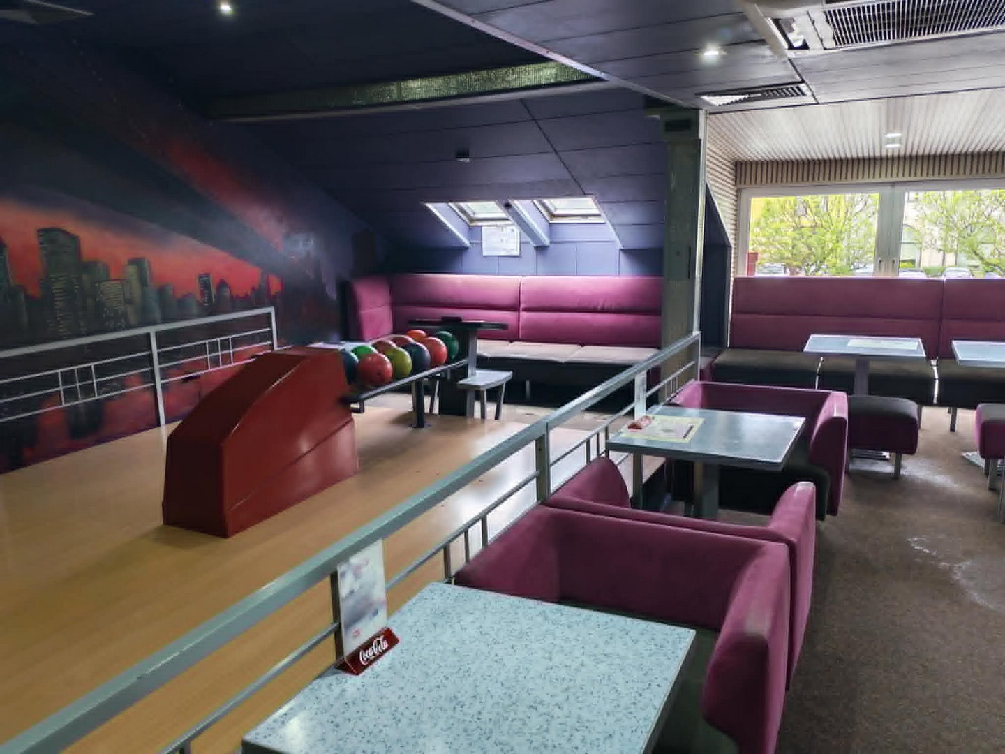 Bowling 33 Topoľčany – interiér